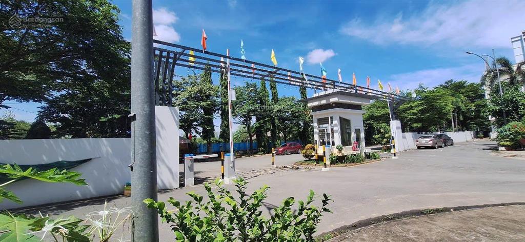 Nhà phố sạch sẽ 5 x 17m có 2 lầu 3pn 4wc riêng kdc valencia nguyễn duy trinh  giá 12,5 triệu/tháng