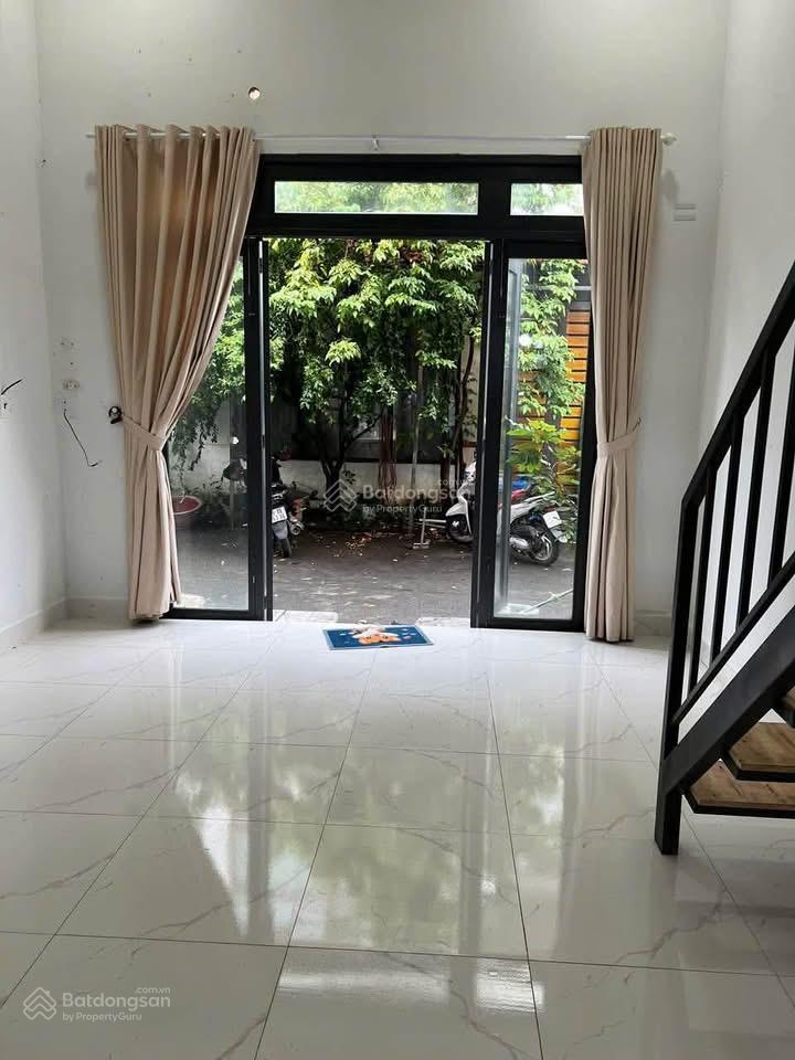 4.2 triệu/tháng  nhà 1 trệt 1 lửng đường xe hơi trường lưu ngay chợ long trường
