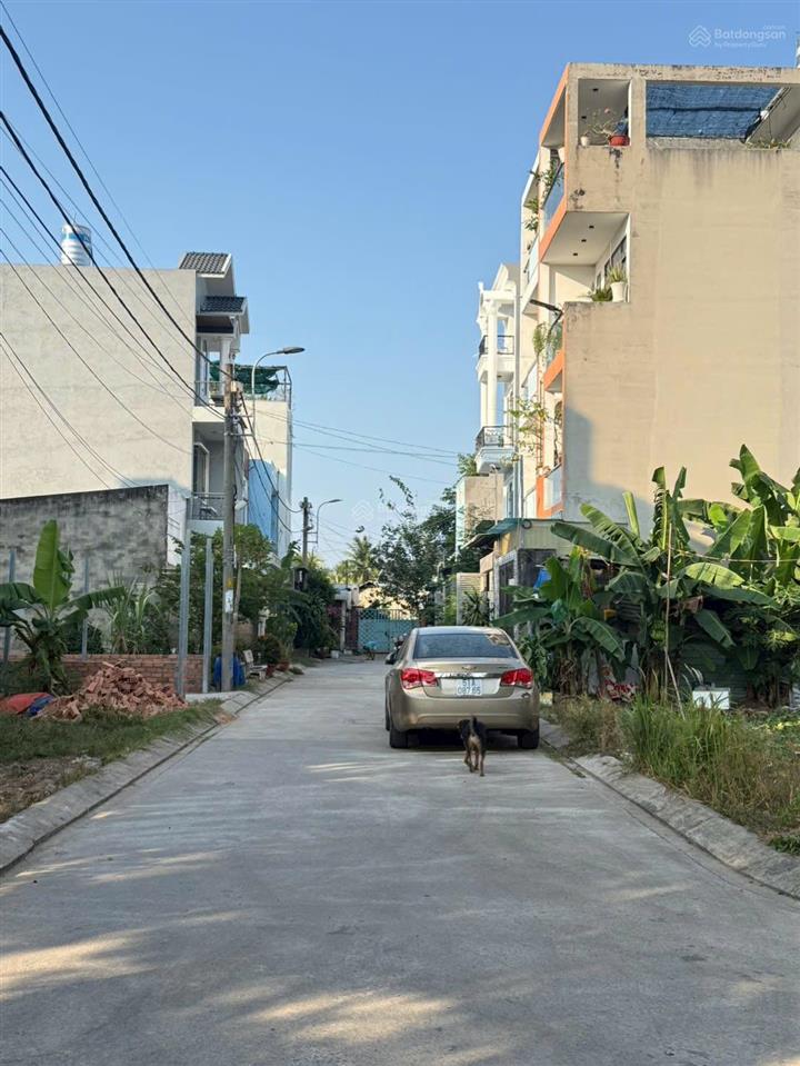 Nhà mới xây sạch sẽ cao cấp 2 lầu 4 phòng ngủ đường xe hơi lò lu gần vinhome  giá 10 triệu/tháng