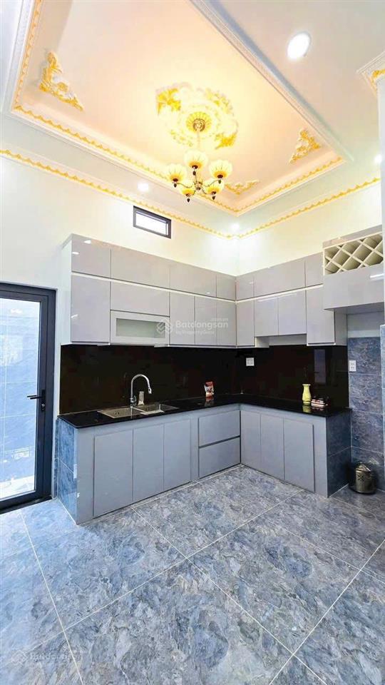 Nhà mới xây sạch sẽ cao cấp 2 lầu 4 phòng ngủ đường xe hơi lò lu gần vinhome  giá 10 triệu/tháng