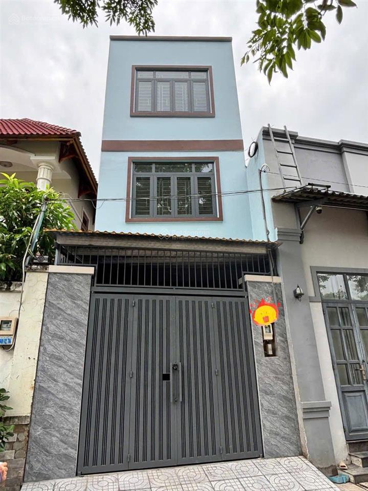 Nhà mới xây 3 phòng ngủ sân thượng đường xe hơi võ văn hát gần kcn cao  giá 10 triệu/tháng