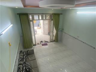 Nhà nguyên căn 3 phòng ngủ 2 lầu đường xe hơi trường lưu, q.9  giá 8 triệu/tháng