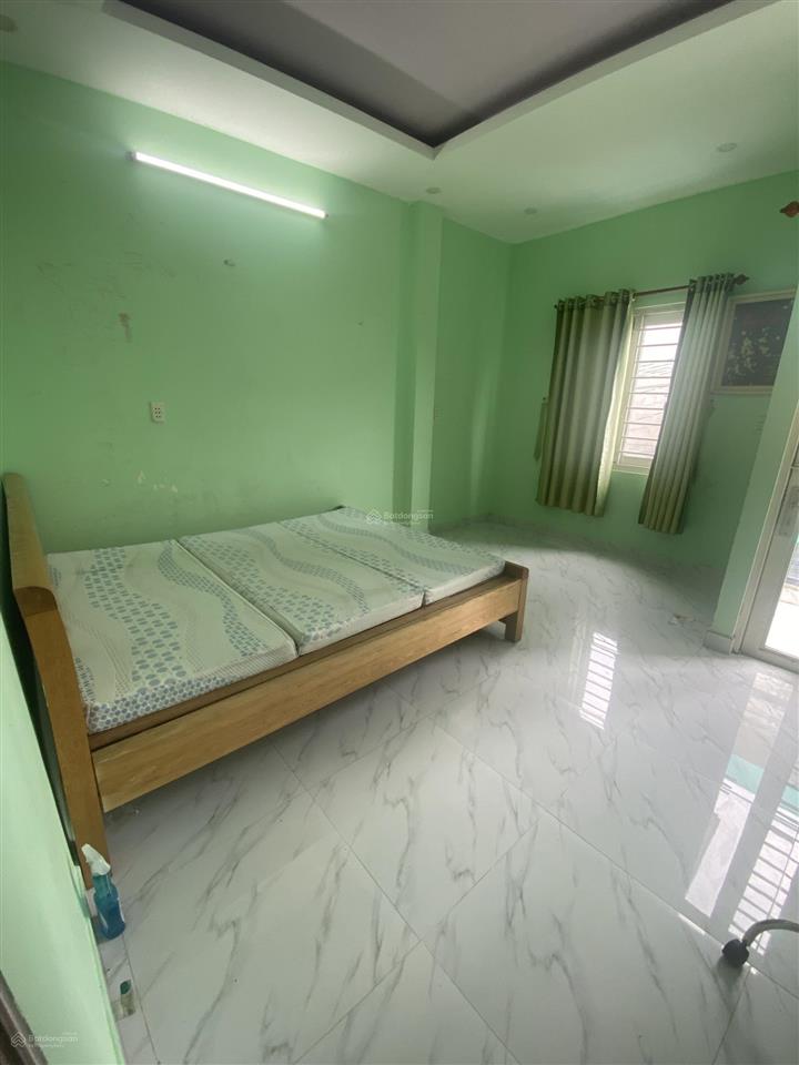 Nhà nguyên căn 3 phòng ngủ 2 lầu đường xe hơi trường lưu, quận 9  giá 8 triệu/tháng