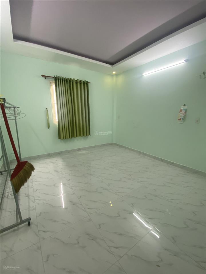 Nhà nguyên căn 3 phòng ngủ 2 lầu đường xe hơi trường lưu, quận 9  giá 8 triệu/tháng