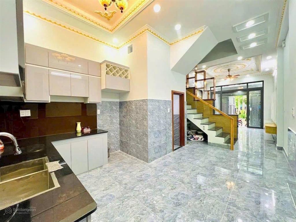 10 triệu/tháng  nhà mới xây gọn gàng, sạch sẽ 1 trệt 2 lầu 4 phòng ngủ đường xe hơi gần vinhome q9