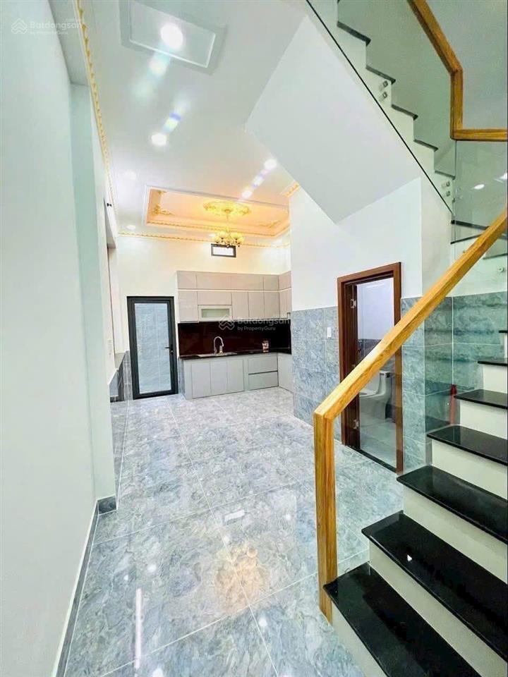 10 triệu/tháng  nhà mới xây gọn gàng, sạch sẽ 1 trệt 2 lầu 4 phòng ngủ đường xe hơi gần vinhome q9