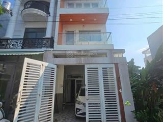 Nhà sạch sẽ, an ninh có nội thất nhà 2 lầu 4 phòng có gara xe hơi nguyễn duy trinh  10 triệu