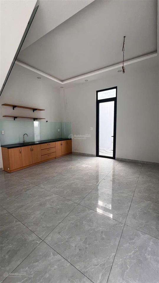 Nhà phố sạch sẽ an ninh căn góc thoáng tiện ở, văn phòng 4pn p.long trường, q.9  giá 13 triệu