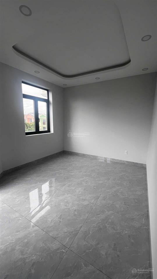 Nhà phố sạch sẽ an ninh căn góc thoáng tiện ở, văn phòng 4pn p.long trường, q.9  giá 13 triệu