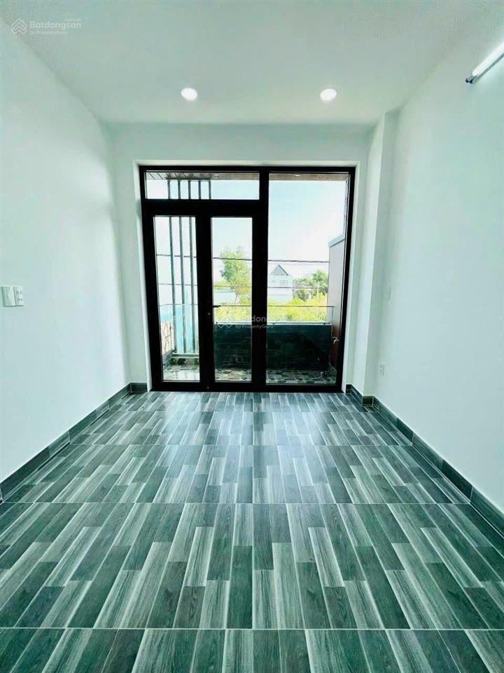 7.5 triệu/tháng  nhà đẹp 1 trệt 2 lầu 3pn + 1 phòng thờ 3 máy lạnh đường xe hơi cách vinhome 10p