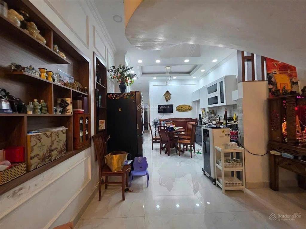 Nhà nguyên căn 85m2 có 4 phòng ngủ, sân xe hơi, đường số 6, p.long trường  giá 13.8 triệu/tháng