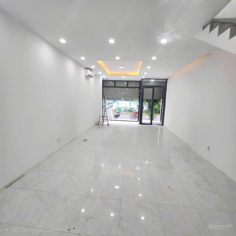 Cho thuê căn shophouse 2 lầu 4pn 4wc đường 12m đông tăng long  giá 13,5 triệu/tháng