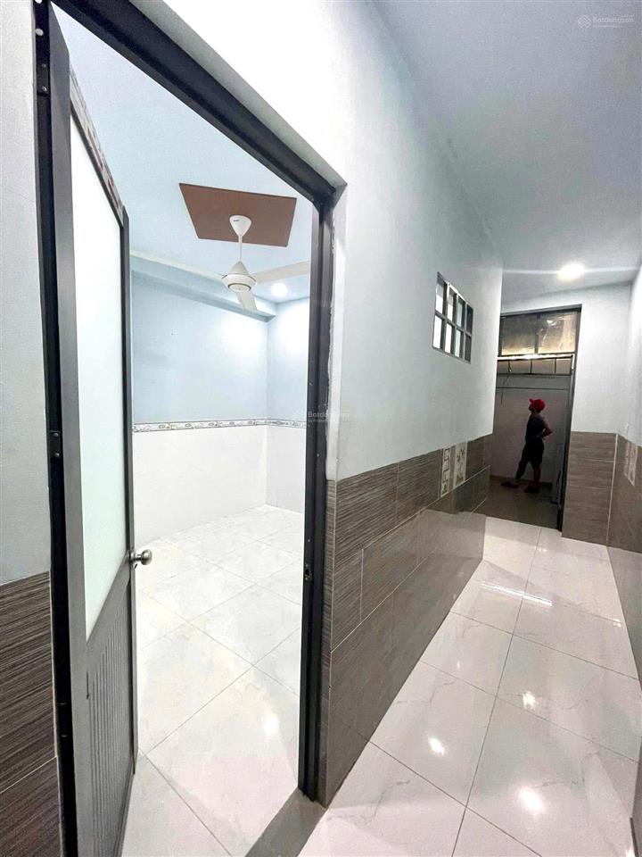 5.5 triệu/tháng  nhà 1 trệt 1 lửng 2 phòng ngủ 2wc lò lu gần vinhome grand park