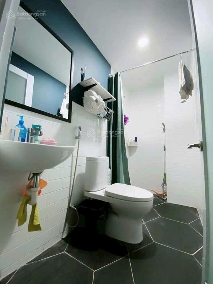 Nhà nguyên căn 2 lầu 4 phòng ngủ gần liên phường, glabal city  giá 10 triệu/tháng