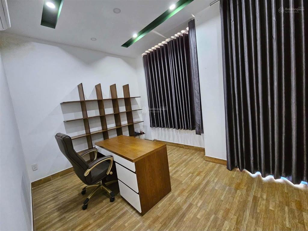 10 triệu/tháng  nhà 2 lầu 3 phòng ngủ đường thông 8m lò lu, gần vinhome  kcn cao q.9