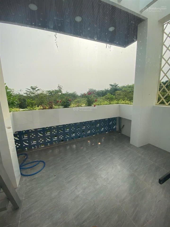 10 triệu/tháng  nhà xây chắc chắn 63m2 đường thông 8m lò lu 2 lầu, gần vinhome grand park