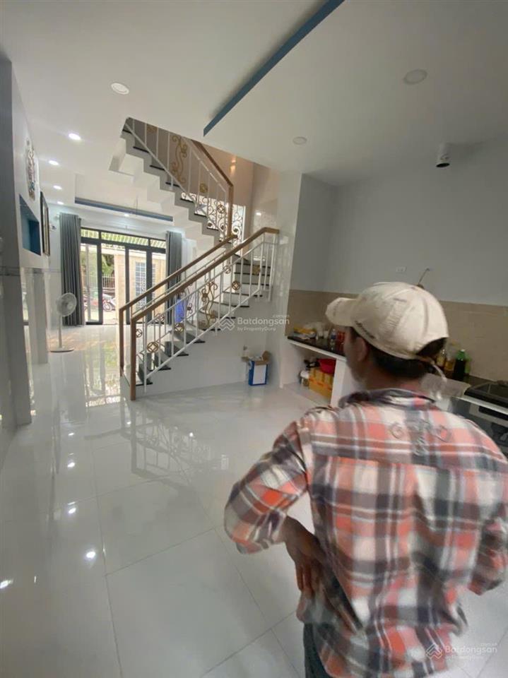 10 triệu/tháng  nhà xây chắc chắn 63m2 đường thông 8m lò lu 2 lầu, gần vinhome grand park