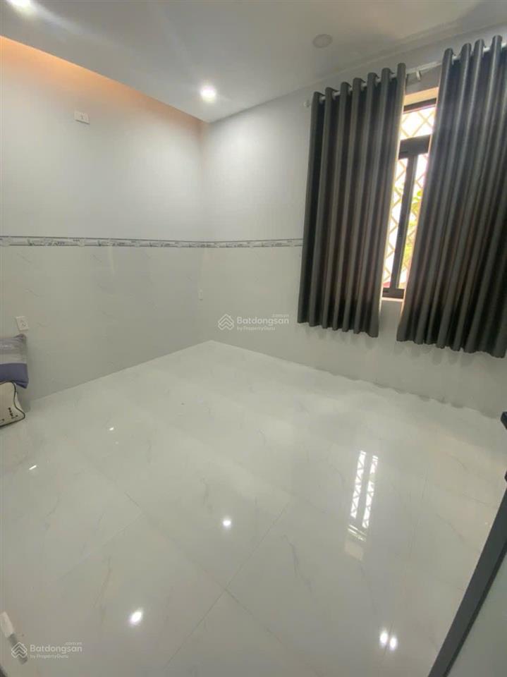 10 triệu/tháng  nhà xây chắc chắn 63m2 đường thông 8m lò lu 2 lầu, gần vinhome grand park