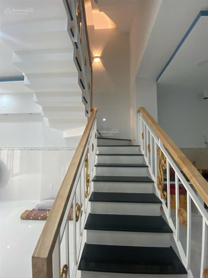 10 triệu/tháng  nhà xây chắc chắn 63m2 đường thông 8m lò lu 2 lầu, gần vinhome grand park