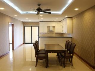 Chính chủ cho thuê chung cư d2 giảng võ 115m 3pn 2vs đồ cơ bản. giá 16tr/th