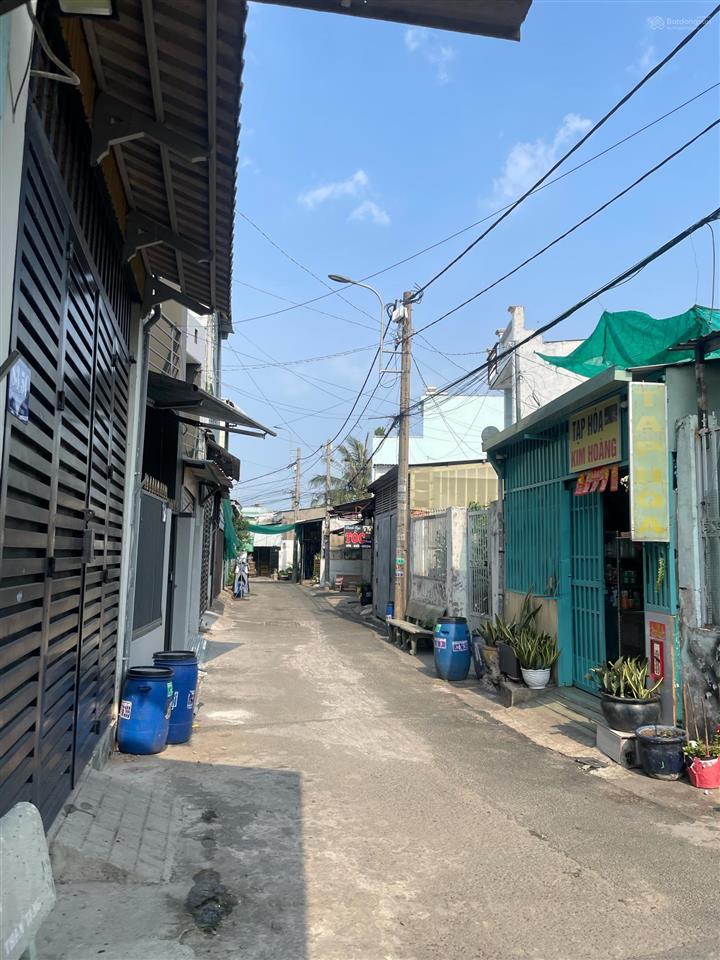 Mình bán căn nhà cấp 4 xã bà điểm, tp hồ chí minh, diện tích đất 180m2 ngang 6m dài 23 nở hậu chữ l
