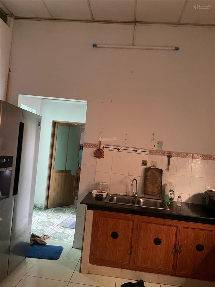 Mình bán căn nhà cấp 4 xã bà điểm, tp hồ chí minh, diện tích đất 180m2 ngang 6m dài 23 nở hậu chữ l
