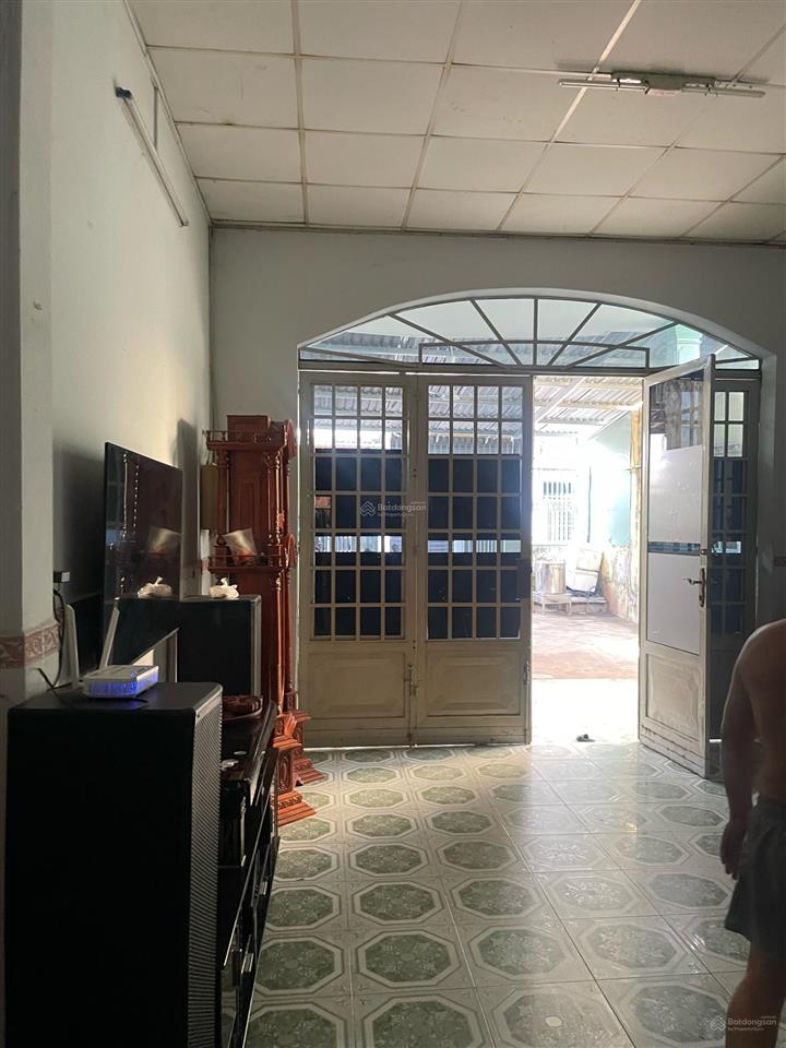 Mình bán căn nhà cấp 4 xã bà điểm, tp hồ chí minh, diện tích đất 180m2 ngang 6m dài 23 nở hậu chữ l