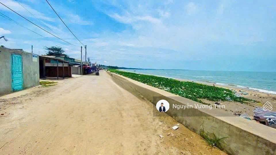 Mặt tiền bám biển phan rí cửa 200m2 thổ cư 100% giá chỉ 2,9 tỷ view trực diện biển (8,3x22m)