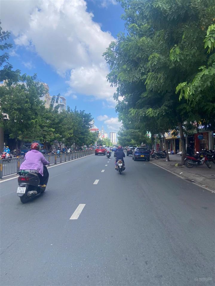 Bán toà nhà mặt tiền lý thái tổ p.9 q.10  dt  6x20  hầm 6 tầng , thang máy