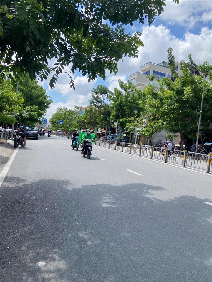 Bán toà nhà mặt tiền lý thái tổ p.9 q.10  dt  6x20  hầm 6 tầng , thang máy