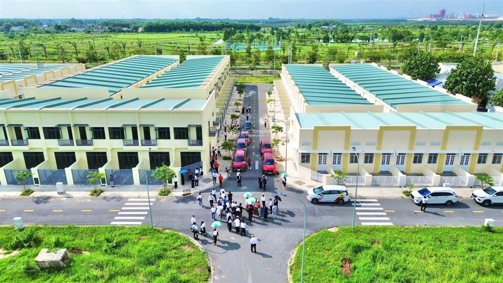 Chính chủ chuyển nhượng căn 1 trệt 1 lửng dự án kcn phước đông giá 1tỷ4, bao sang tên công chứng
