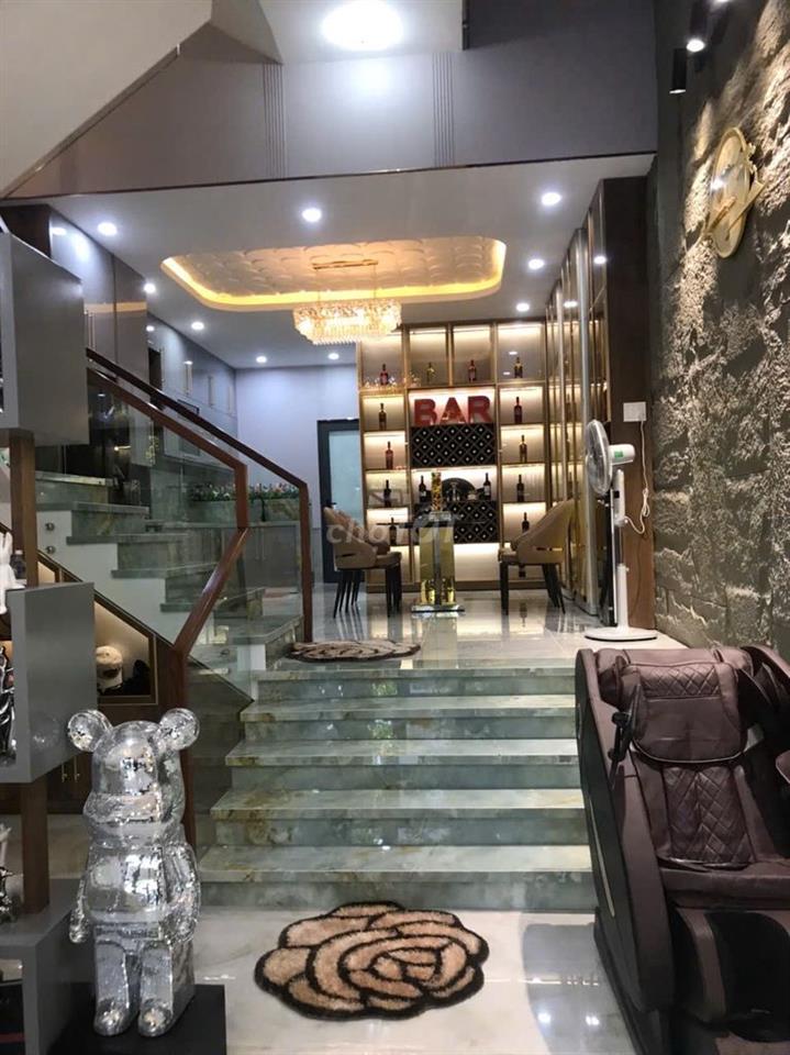 Cần bán nhà 3 tầng đường THanh Lương 8, Hòa Xuân full nội thất cao cấp