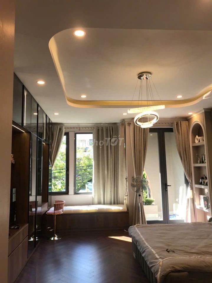Cần bán nhà 3 tầng đường THanh Lương 8, Hòa Xuân full nội thất cao cấp