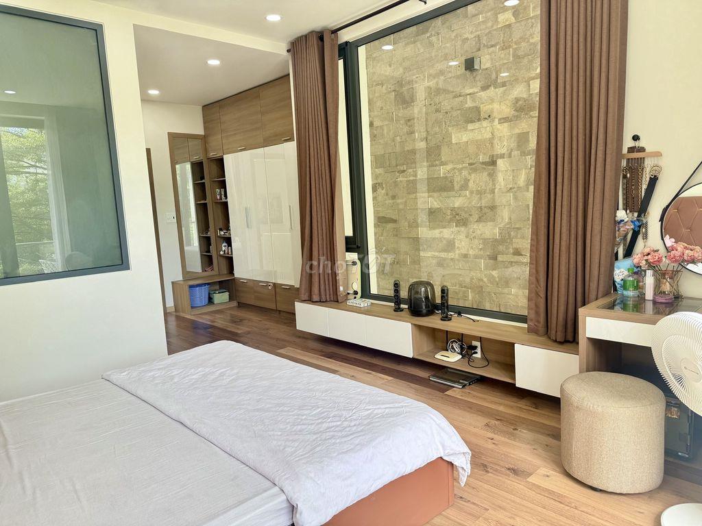 Cần bán nhà 3 tầng đường Nguyên Mỹ, Hòa Xuân vị trí đẹp full nội thất