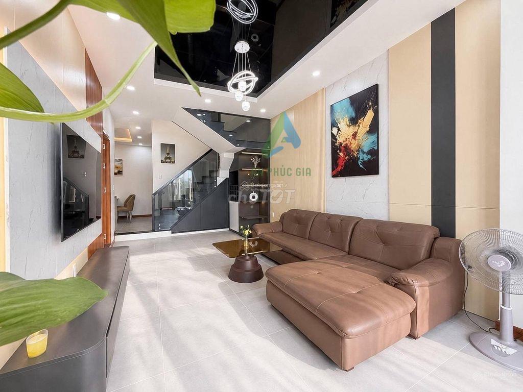Cần cho thuê nhà 2 tầng đường Phạm Văn Bạch, Hải Châu full nội thất