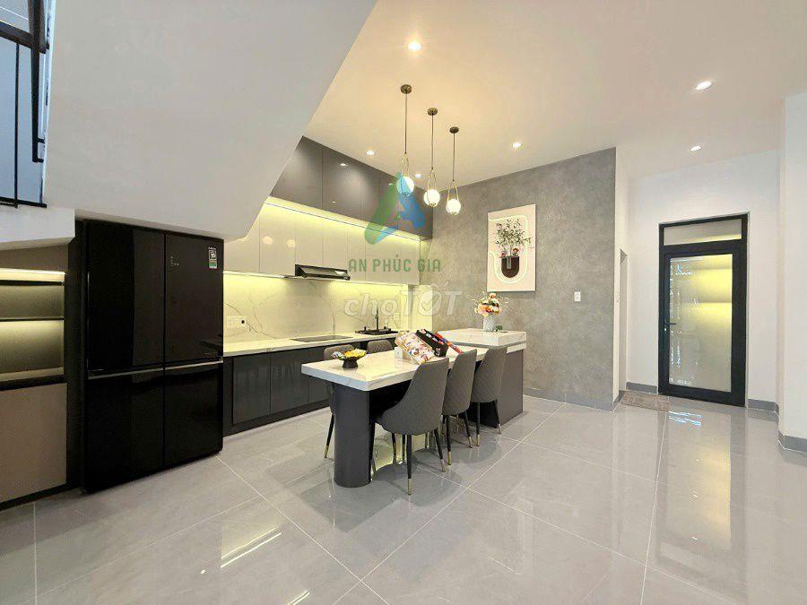 Cần bán nhà 3 tầng đường Thanh Lương 10, Hòa Xuân full nội thất