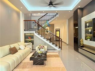 Cần bán nhà 3 tầng đường Thanh Lương 10, Hòa Xuân full nội thất