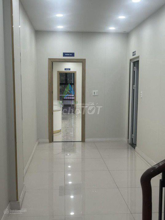 Cần cho thuê nhà 6 tầng đường Nguyễn Văn Linh, Hải Châu gần cầu Rông