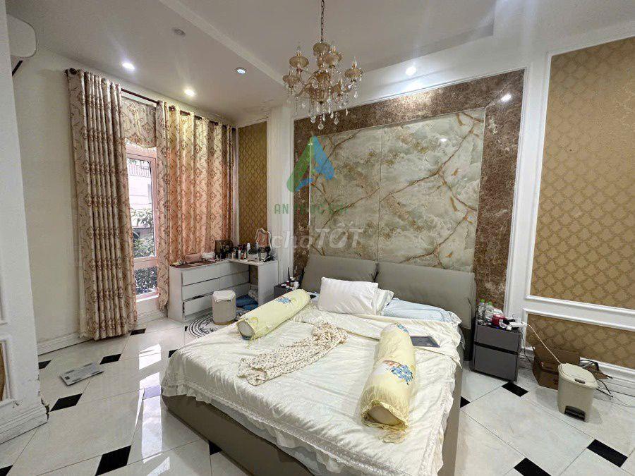 Cần cho thuê nhà 3 tầng đường Bằng Lăng 1, Sơn Trà full nội thất