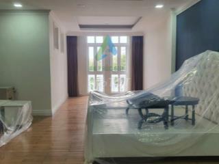 Cần cho thuê nhà 4,5 tầng đường Trần Phú, Hải Châu gần chợ Hàn
