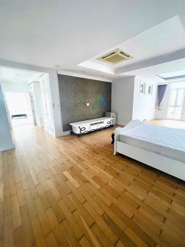 Cần cho thuê nhà 4,5 tầng đường Trần Phú, Hải Châu gần chợ Hàn