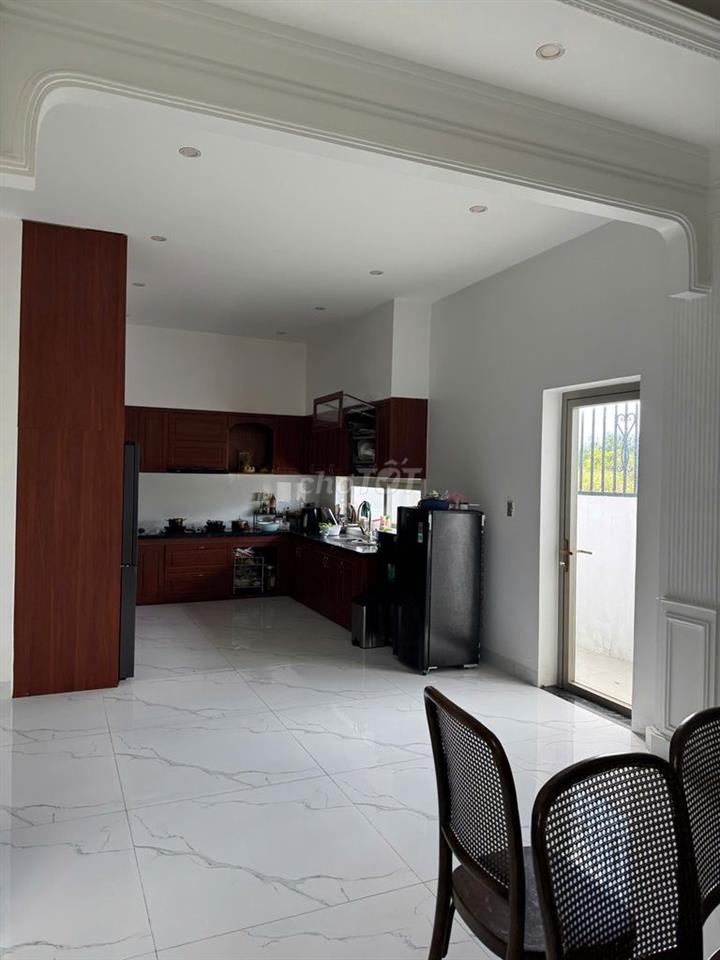 Cần cho thuê nhà 3 tầng đường Giáng Hương 2, Hòa Xuân