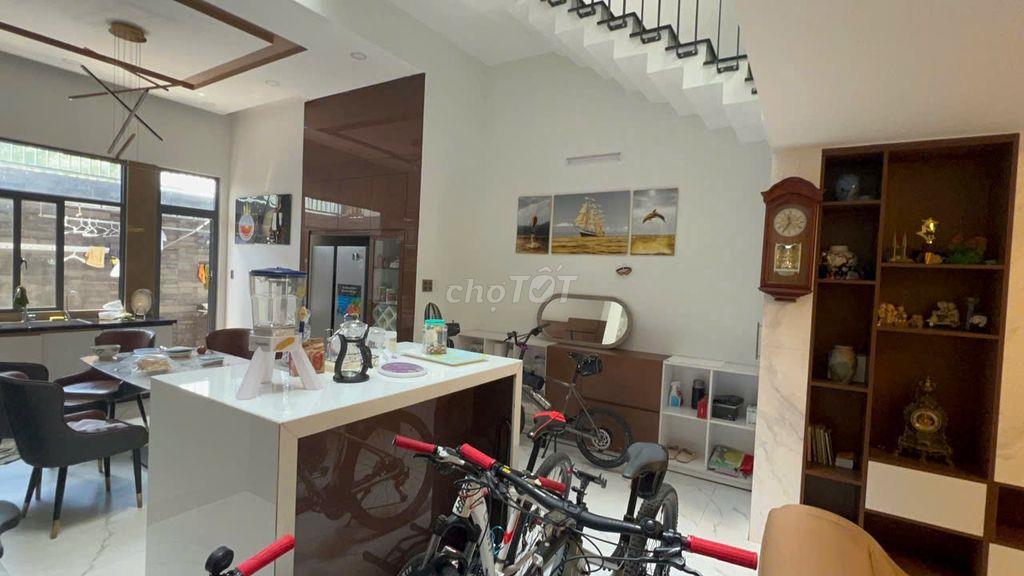 Bán nhà 4 tầng đường Hồ Trung Lượng, Hòa Xuân full nội thất cao cấp