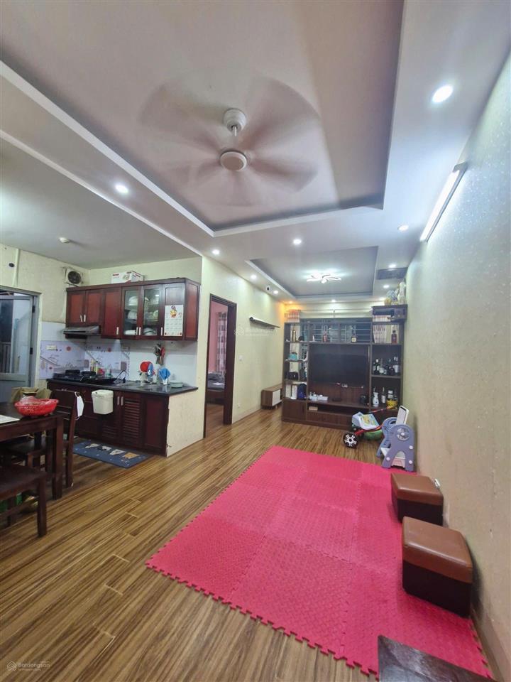Hơn 3 tỷ, bán gấp căn góc 70m2, 2pn, 2wc, sổ hồng lâu dài. ban công đông nam kđt kiến hưng, hà đông