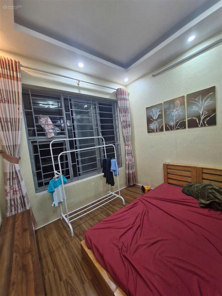 Hơn 3 tỷ, bán gấp căn góc 70m2, 2pn, 2wc, sổ hồng lâu dài. ban công đông nam kđt kiến hưng, hà đông