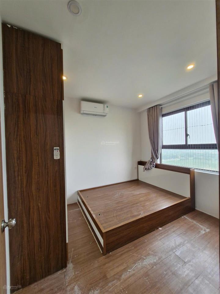 Hơn 3 tỷ, bán gấp căn góc 70m2, 2pn, 2wc, sổ hồng lâu dài. ban công đông nam kđt kiến hưng, hà đông