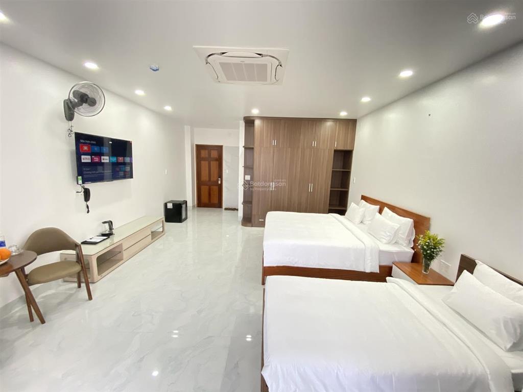 Bán tòa nhà khách sạn mặt tiền 266 nguyễn xí bình thạnh cao 7 tầng dts 800m2 có hđt 160tr/tháng