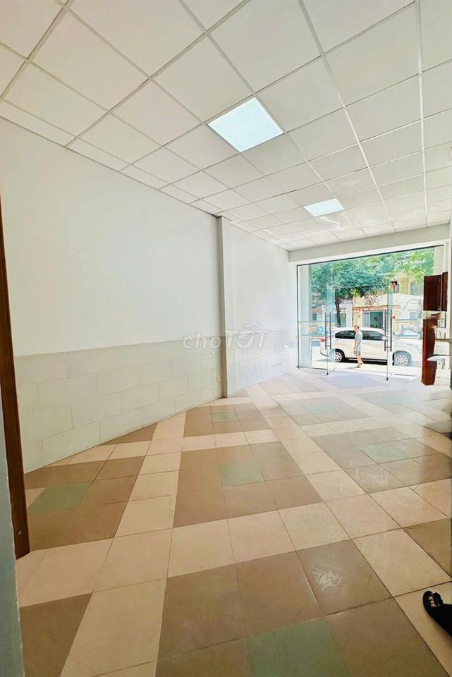 Bán nhà MT.đường Xuân Hồng 22m, đối diện nhà thi đấu Tân Bình. 5 tầng.