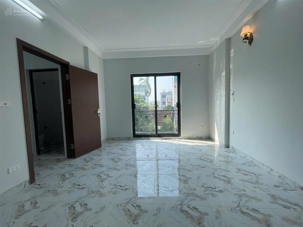 Bán căn nhà 30m x 4 tầng tại phung châu ô tô 5 tạ đỗ cửa, gần đh tdtt giá 3,25 tỷ