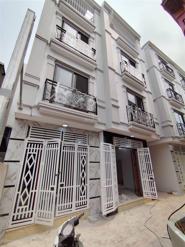 Bán căn nhà 30m x 4 tầng tại phung châu ô tô 5 tạ đỗ cửa, gần đh tdtt giá 3,25 tỷ